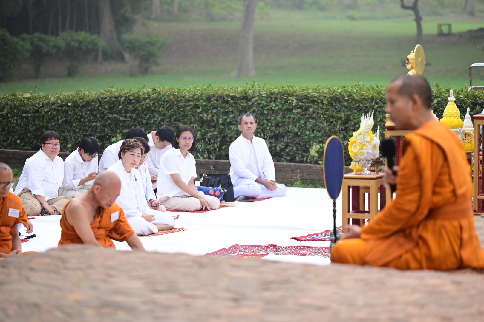 พระครูอินเดีย นำคณะพระสงฆ์โครงการบรรพชาอุปสมบทฯ เจริญพระพุทธมนต์และปฏิบัติกรรมฐาน ณ พระเชตวันมหาวิหาร เมืองสาวัตถี กิจกรรมสุดท้ายของการเดินทางจาริกแสวงบุญตามรอยบาทพระศาสดา