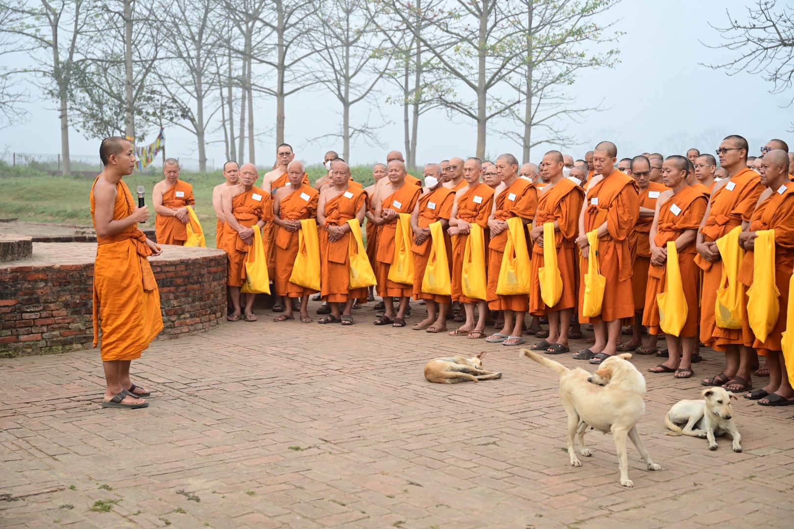 คณะพระสงฆ์โครงการบรรพชาอุปสมบทฯ เยี่ยมชมสถูปสถานคฤหาสน์อนาถบิณฑิกเศรษฐี และบ้านบิดาขององคุลีมาล เมืองสาวัตถี