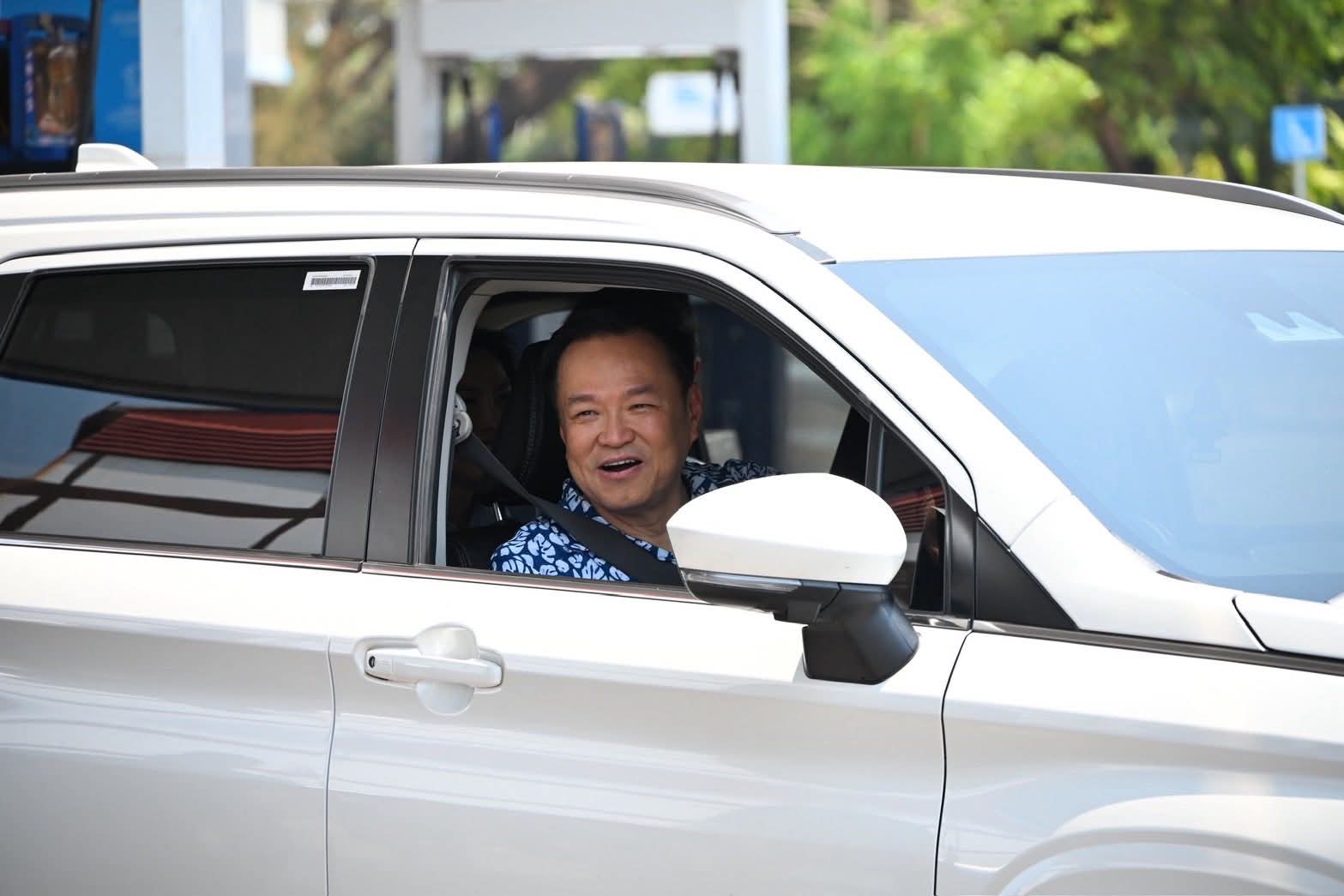 🚗💨 &ldquo;นายกฯ อนุทิน&rdquo; เช่ารถขับเอง ลุยสุ่มตรวจปั๊มน้ำมันธาตุพนม ติดตามสถานการณ์ใกล้ชิด!