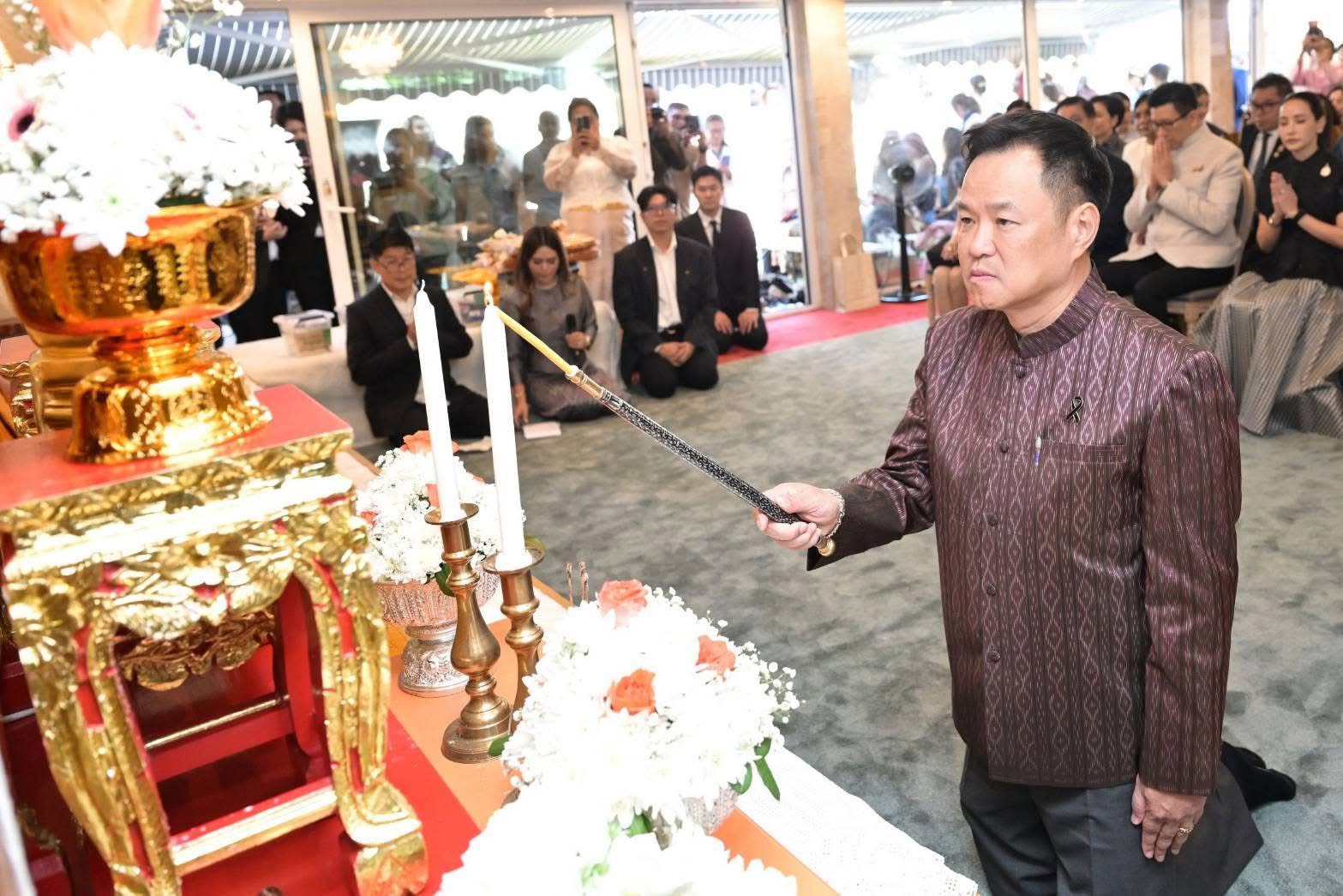 นายกรัฐมนตรีฯ เป็นประธานพิธีสวดพระพุทธมนต์และพิธีทำบุญตักบาตรถวายพระราชกุศลเนื่องในงานเฉลิมพระเกียรติสมเด็จพระนางเจ้ารำไพพรรณี พระบรมราชินี ในรัชกาลที่ 7