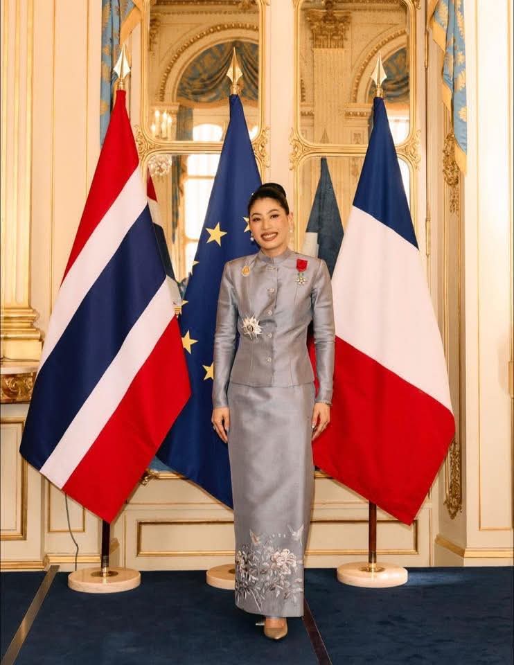 นายเอ็มมานูเอล มาครอง (Emmanuel Jean-Michel Fr&eacute;d&eacute;ric Macron) ประธานาธิบดีแห่งสาธารณรัฐฝรั่งเศส ได้ลงนามในกฤษฎีกา เพื่อถวายเครื่องอิสริยาภรณ์ ชั้น กร็องตอฟีซีเย (Grand Officier) ของอิสริยาภรณ์ตระกูลเลฌียงดอเนอร์ (THE LEGION OF HONOUR) แด่สมเด็จพระเจ้าลูกเธอ เจ้าฟ้าสิริวัณณวรี นารีรัตนราชกัญญา เมื่อวันที่ 26 มกราคม พ.ศ.2569 