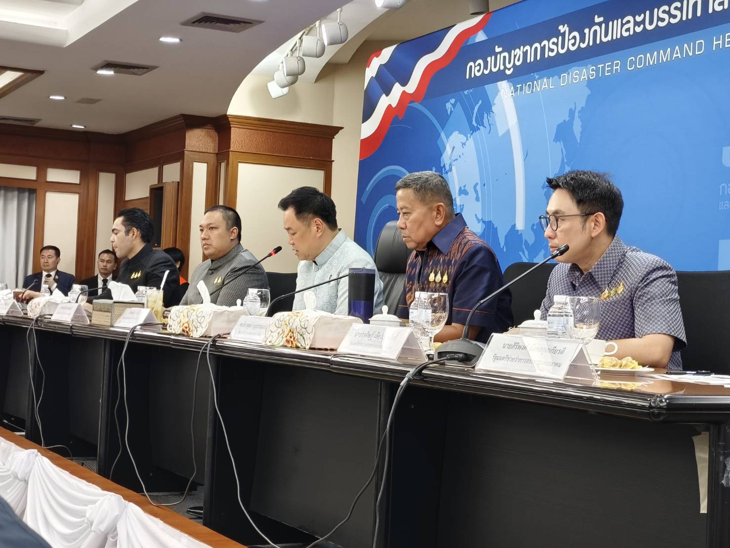 รมว.กลาโหม กำชับเหล่าทัพบริหารทรัพยากรตามสถานการณ์ เร่งฟื้นฟูพื้นที่น้ำลด พร้อมลงสงขลาบ่ายนี้ ตรวจความพร้อมรับอุทกภัยภาคใต้